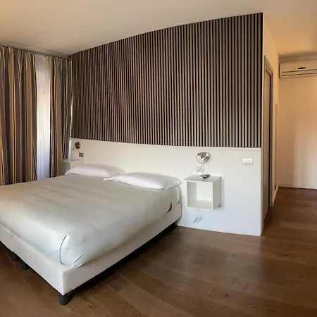 Il Vecchio Borgo Relais 3* קומו